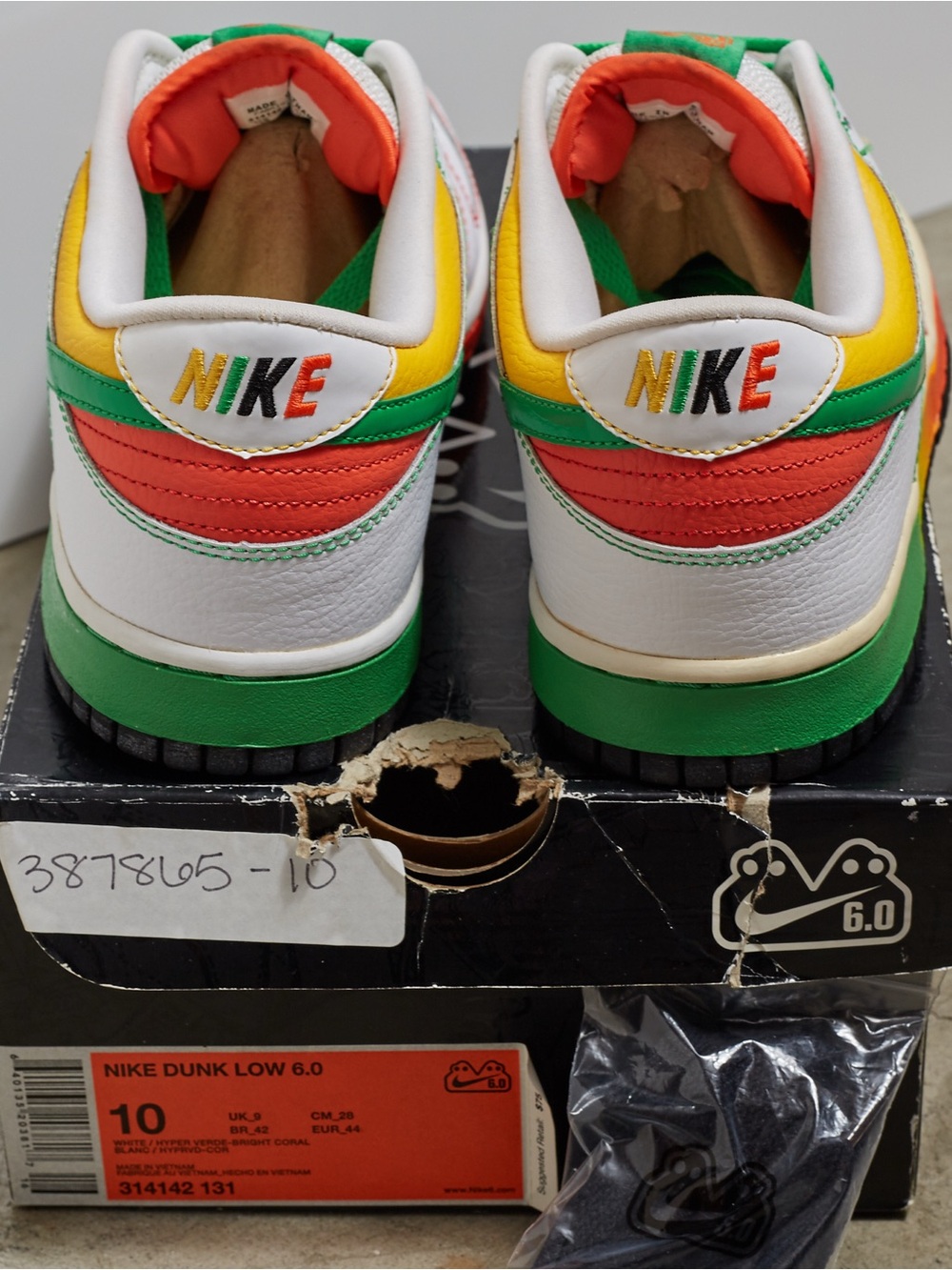 Nike 6.0 Dunk Low ‘Rasta’ - Picture 4 of 11